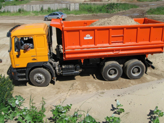 Китайский самосвал SHAANXI 655181 (бок. разгрузка) Китайский самосвал SHAANXI 655181 (бок. разгрузка)